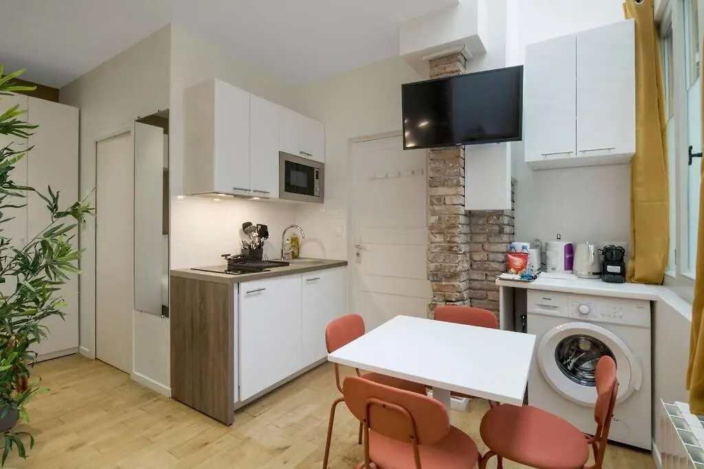 Apartment Typical Parisian Studio In Le Marais#4 Pers France