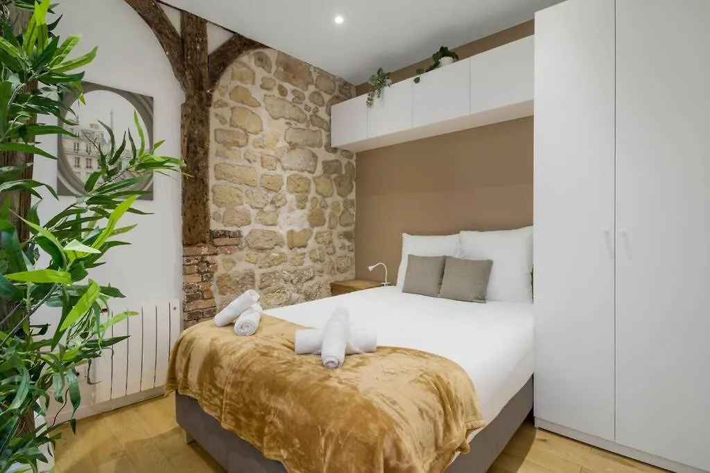 Typical Parisian Studio In Le Marais#4 Pers 0*, Paris France